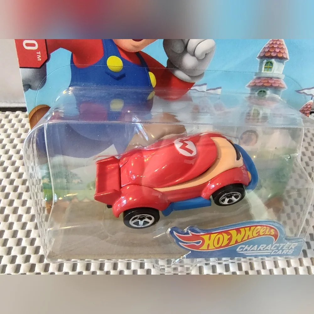 Hot Wheels Character Car Mario Super Mario NWT 2017
